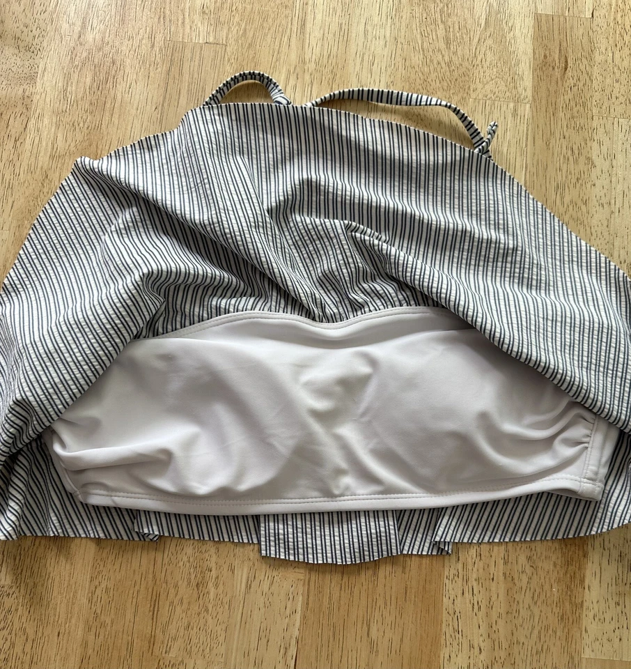 Top de bikini Xhiliration para mujer talla LG azul + blanco con correas halter extraíbles Foto 2 de 4