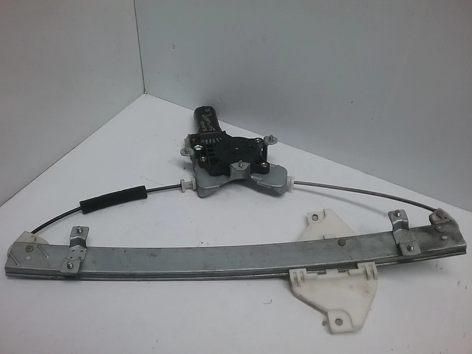 1999-2002 Hyundai Sonata Left Rear Window Regulator With Motor (2.4L 4 Cylinder) - Image 2 of 4