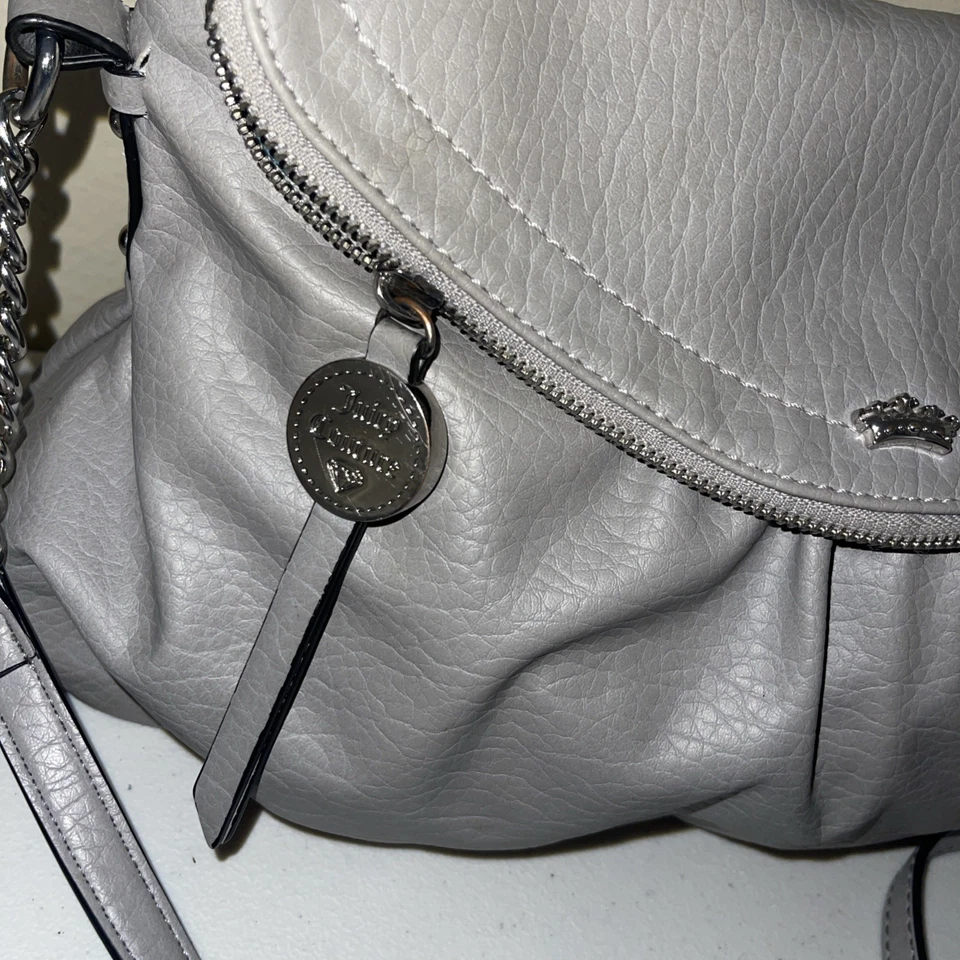 Bolso Hobo Cartera Vintage Juicy Couture Y2K Cuero Gris Plateado Herrajes Llaves Foto 2 de 4