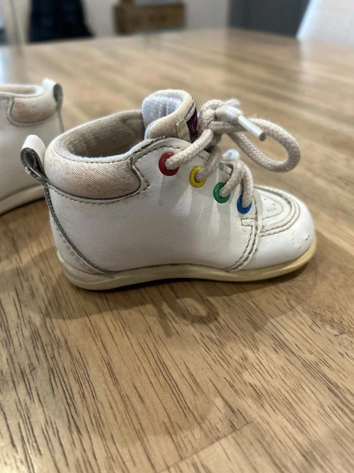 Zapatos de bebé Winnie The Pooh 1990 vintage talla 3 con cordones blancos Disney Tigger niño pequeño Foto 4 de 4