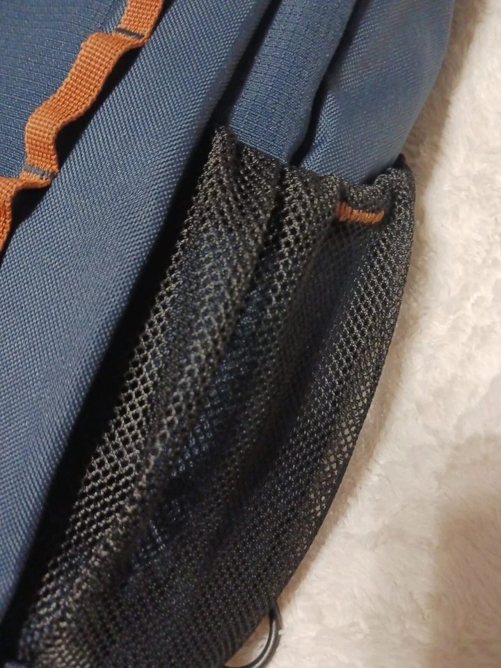 Ozark -Trail Deluxe Sling Cross Body Pack Senderismo Azul Marino/Bronceado Foto 3 de 4