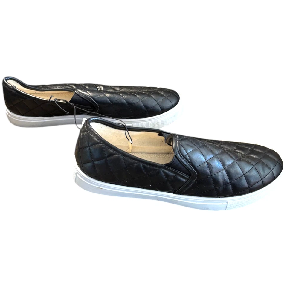 Charles Albert NWT Women's slip on black quilted loafers Vegan Leather sz 10M - Image 4 of 4