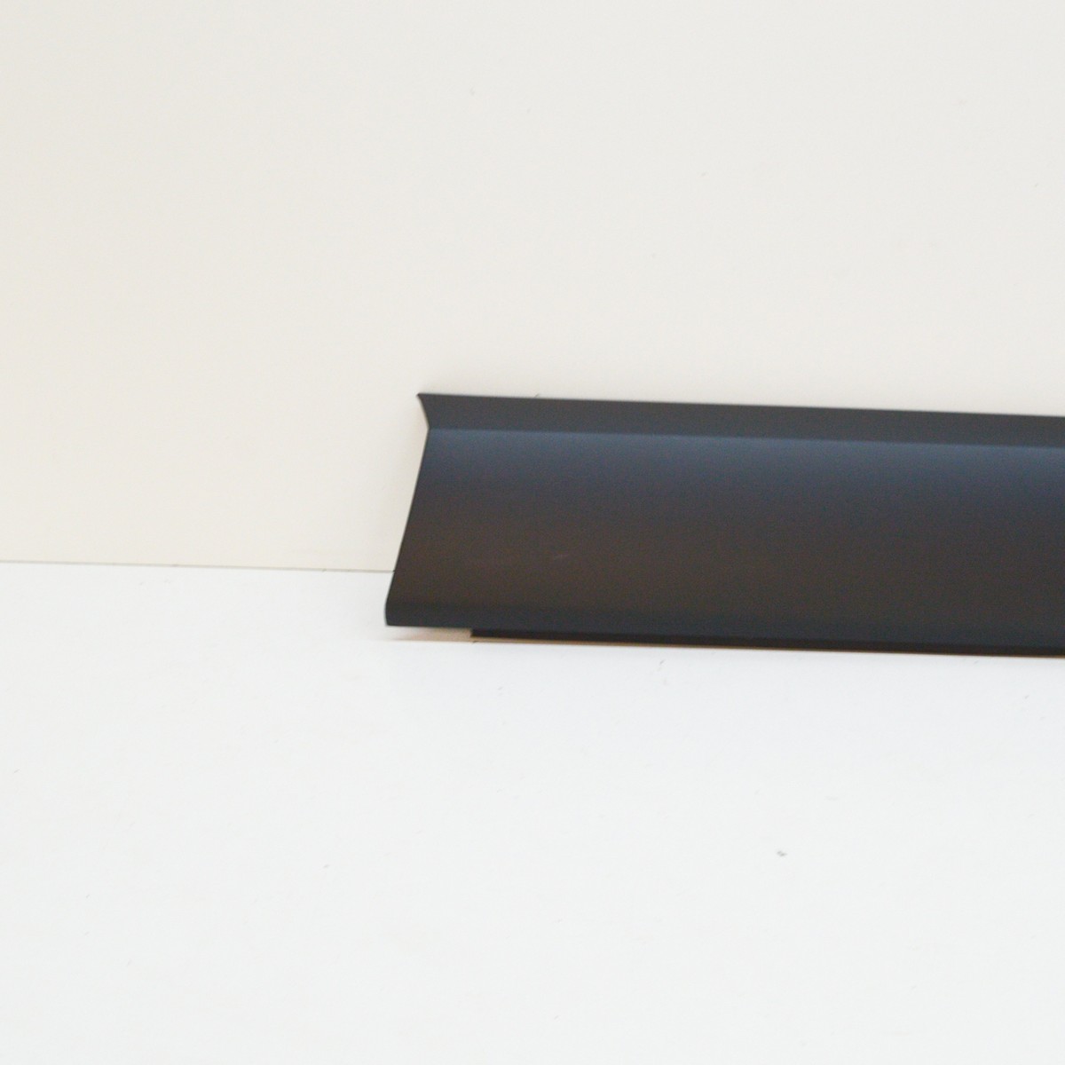 JAGUAR F-PACE X761 Front Right Door Lower Molding T4A13118 NEW 