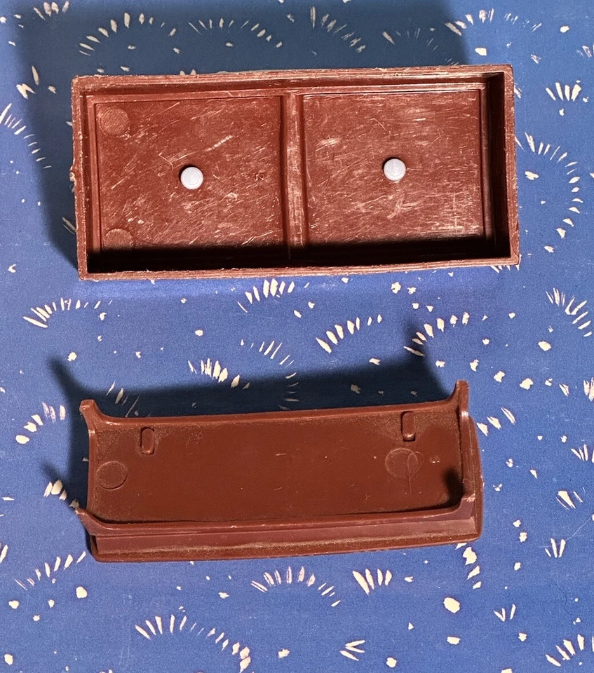 Mesa de centro de televisión sofá/sofá azul para casa de muñecas Marx Imagination Foto 2 de 4