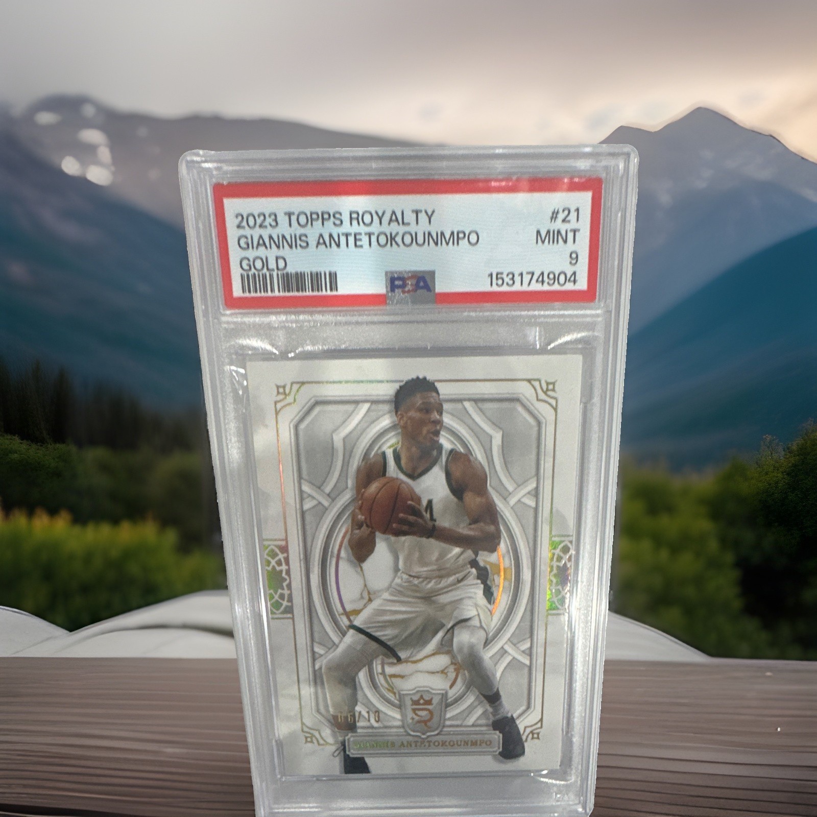 Giannis Antetokounmpo 2023-24 Topps Royalty Gold #21 PSA 9 /10 Bucks