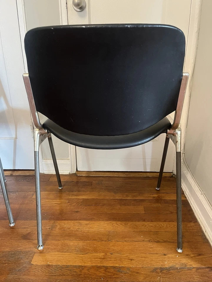 Juego de sillas Castelli Vintage DSC 106 cuero negro. Giancarlo Piretti Italia Foto 3 de 4