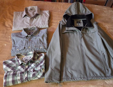 Konvolut 4 Teile Herren Kleiderpaket 3 Hemden S und M und Jacke Gr. M