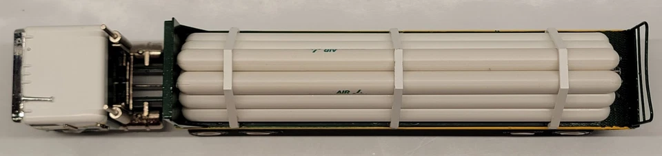 Conrad Model 3519 1:50 Scale Freightliner Hydrogen Pipe Trailer Air Products - Image 3 of 4