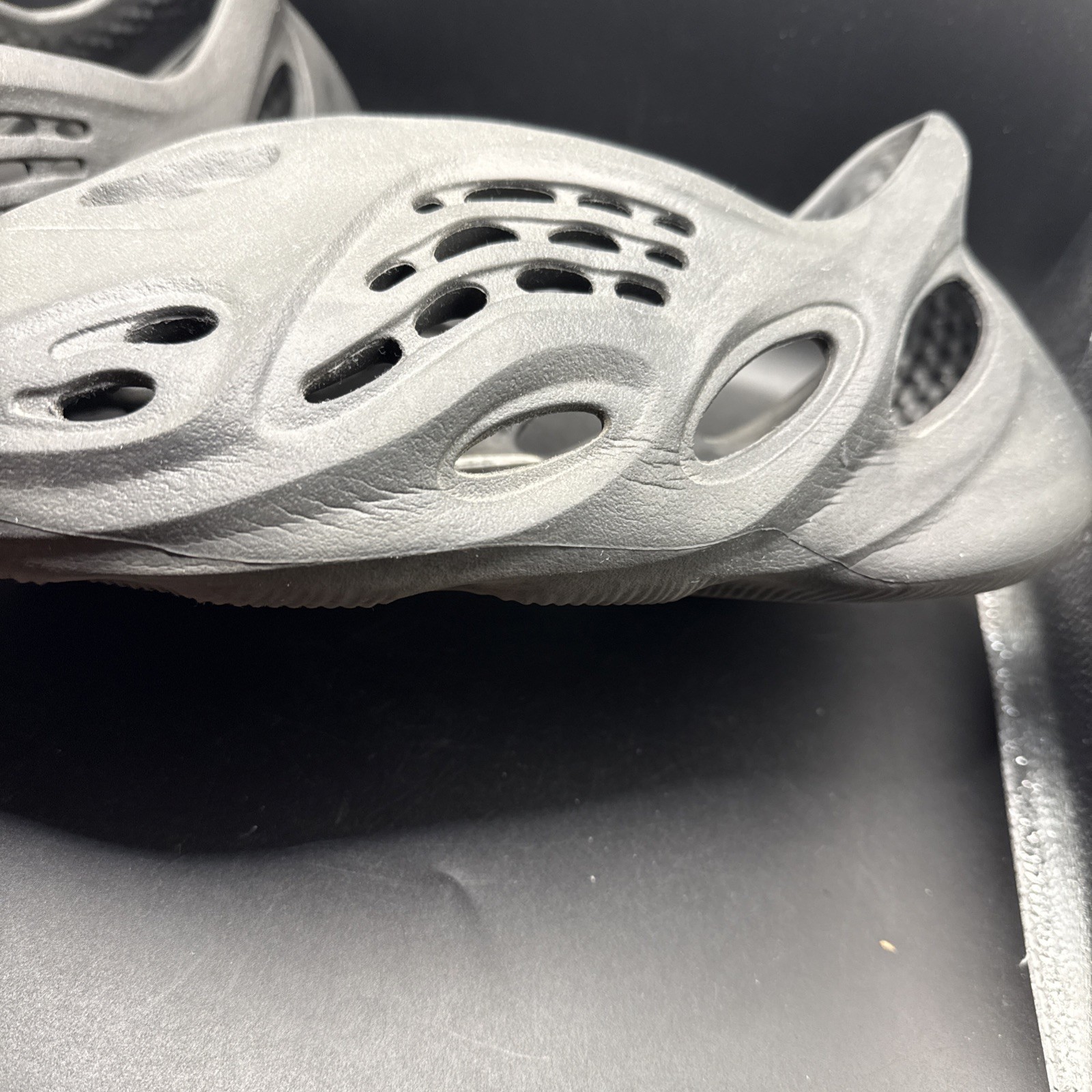 Adidas Yeezy Foam RNNR Onyx Size 8 HP8739 Men’s Black EVA Slip-On w/ Box thumbnail 5