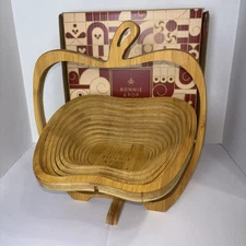 Bonnie and Pop New York Wooden Apple Fruit Basket Cutting Board Collapsible