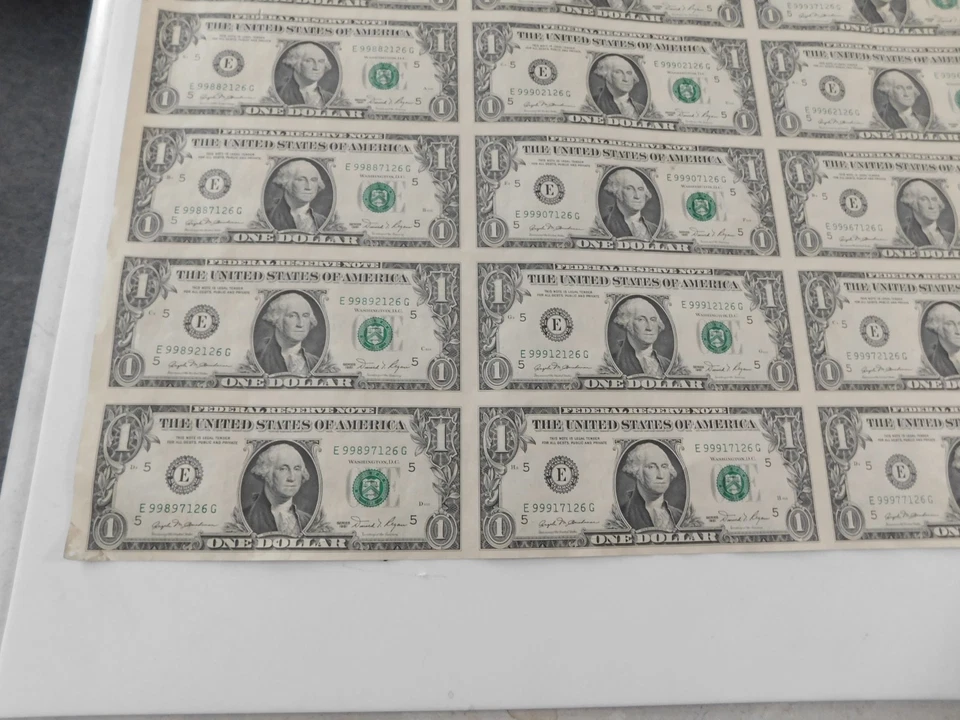1981 UNCUT SHEET ONE DOLLAR BILLS 32 EA UNCURCULTATED PRESIDENT REGAN NO TEARS - Image 2 of 4
