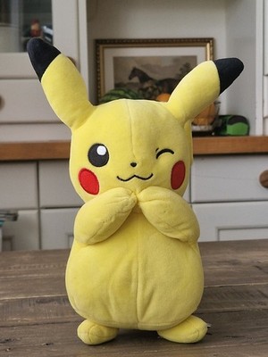 Offizielles Pokémon Pikachu zwinkerndes Gesicht - 24 cm Stofftier 2020 Nintendo Jazwares WCT