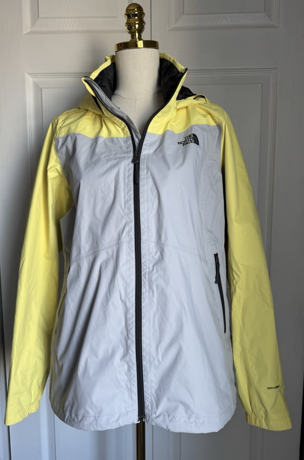 Northface  Women’s Rain Jacket Large
