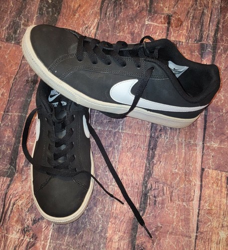 NIKE WMNS NIKE COURT ROYALE BLACK WHITE 