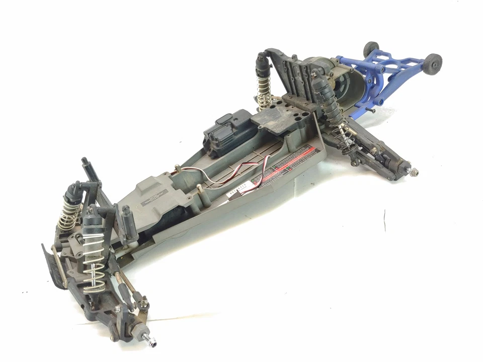 Traxxas Rustler 2wd 1/10 Stadium Truck Roller Slider Chassis w/ Servo Used - Image 4 of 4