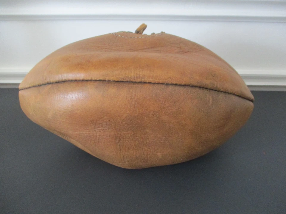 ANCIEN BALLON DE RUGBY ANGLAIS EN CUIR JOHN WOODBRIDGE AND SONS MAKERS POUR DECO - Photo 3/4