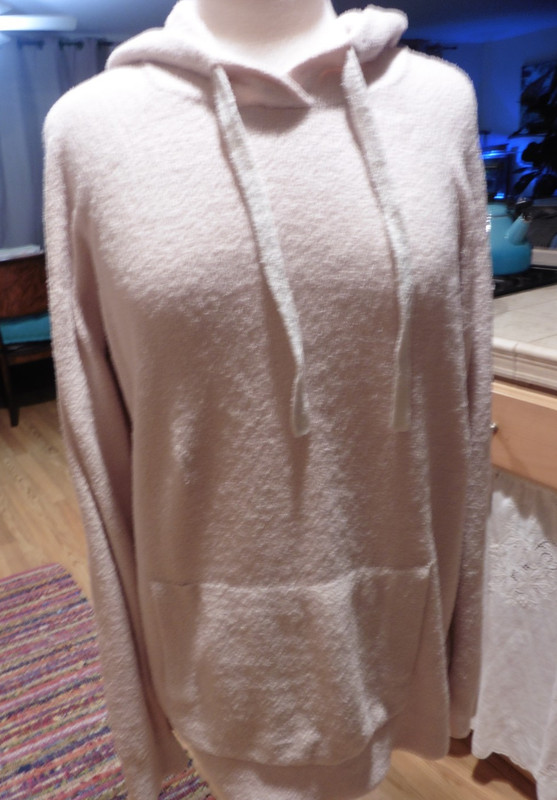 BAREFOOT DREAMS HOODED/ HAND POCKET LONG SLEEVE LARGE ICE PINK