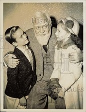 1955 Press Photo Earl Dobie, Thomas Mitchell and Sandy Descher star in film