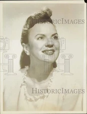 1956 Press Photo Singer Ella Logan, Star of "Showtime, USA" - hpp43219
