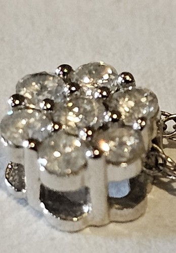 diamond blossom 1/5 CT. T.W. diamond Sterling Silver Cluster Pendant - 第 1/8 張圖片