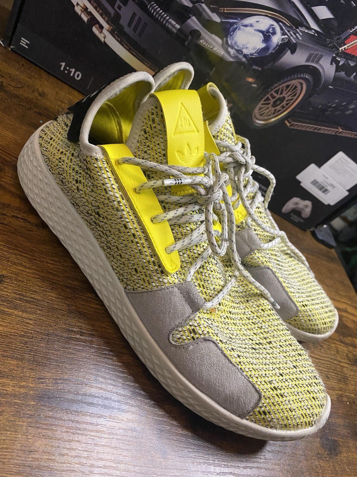 SAOLA Adidas Solar Tennis HU V2 x Pharrell Williams Giallo Nero Uomo Taglia 8 5