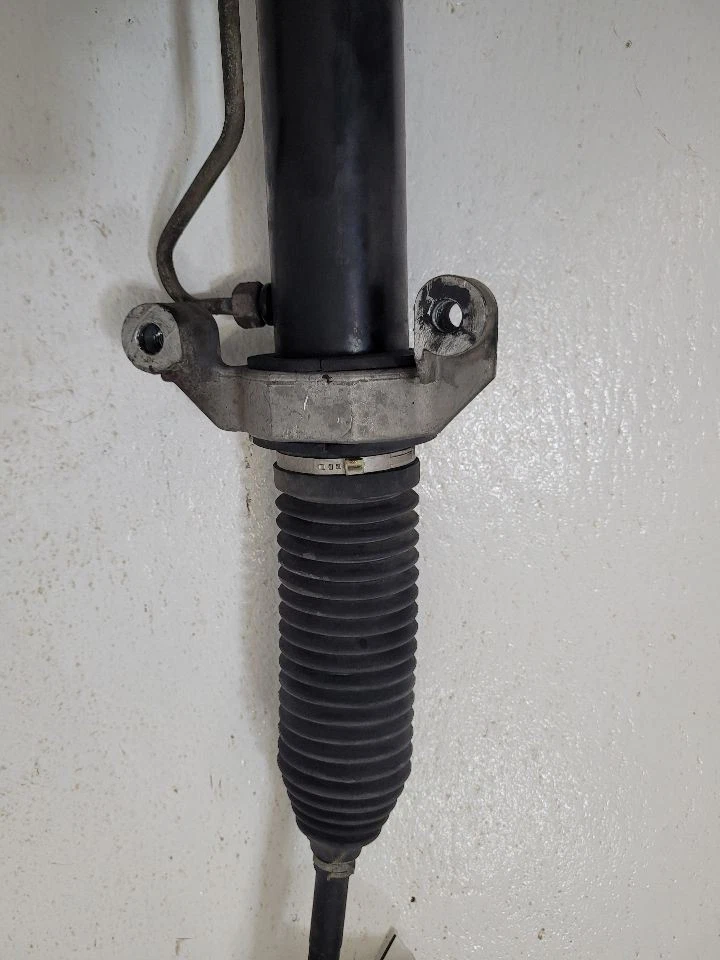 2007 - 2014  CADILLAC ESCALADE Steering Gear Rack Power Rack And Pinion  - Image 3 of 4