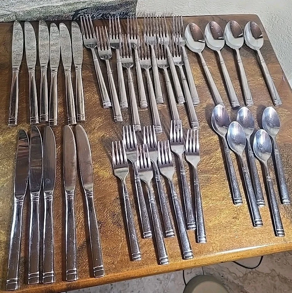 Lote misto de 38 peças de talheres forjados de aço inoxidável Mikasa STEPHANIE - Imagem 3 de 4