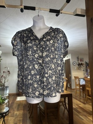 NWT Stem & Vine Women s Floral V-Neck Short Sleeve Blouse - Blue and Cream XL