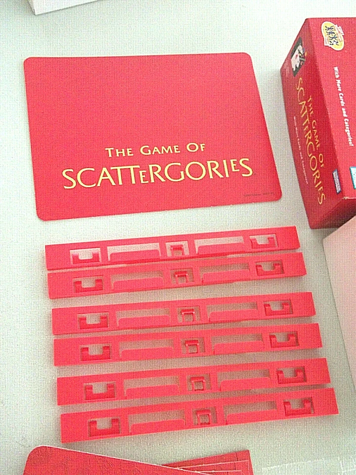 NEW In Open Box Vintage 2001 THE GAME OF SCATTERGORIES Family Board Game - Image 3 of 4