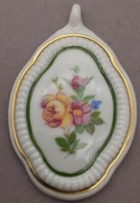 ROSENTHAL Marktredwitz U.S. Zone 1 von 2 Porzellan Schmuck Anhänger Blume (ABP)