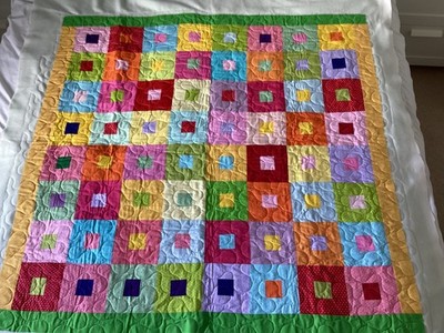 Fast fertiges Quilt-Top - 46'' quadratisch - Kinder-/Babygröße - muss nur gebunden werden!