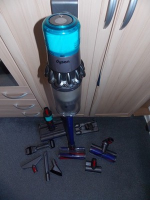 dyson v11 absolute extra   XXXXXL Zubehör Akku Top!! Model mit Klick-Accu.
