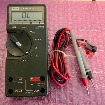 Fluke 77 Digitales Multimeter mit Fluke Messleitungen Cat.III 1000V