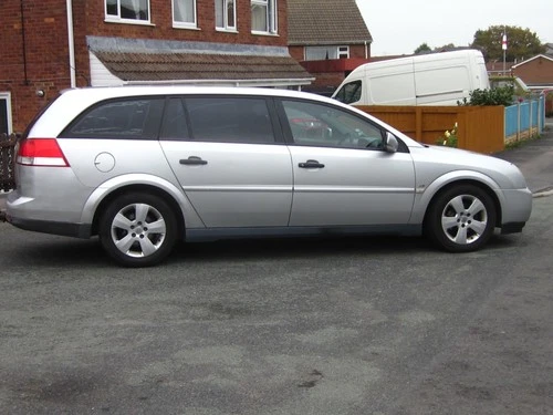 2004 Vauxhall Vectra 1.9 Diesel Estatel Manual - Picture 1 of 12