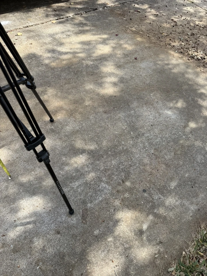 VT-2500B camera Tri pod , used by works great.  - Image 2 of 4