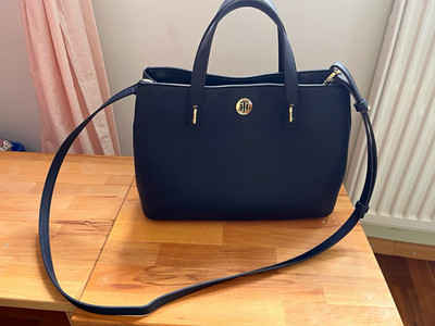 Tommy Hilfiger Damen Schultertasche Marine Kunstleder, Träger abnehmbar
