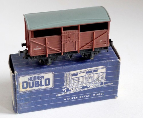 HORNBY DUBLO (32021) SUPER DETAIL (SD6) 8 TON CATTLE WAGON BR (BOXED) - Picture 3 of 12