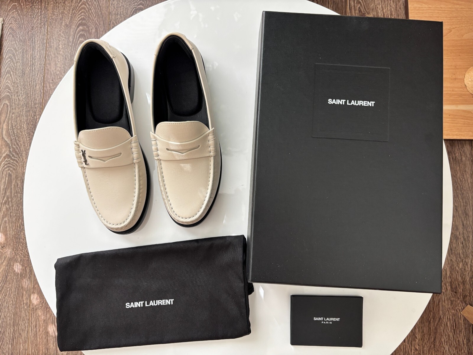 Mocassini Saint Laurent Le Mocassini in pelle bianchi usati in ottime condizioni EU 37