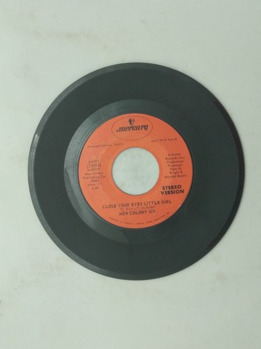 New Colony Six - Close Your Eyes Little Girl - Stereo/Mono PROMO - 45 RPM - Picture 2 of 2