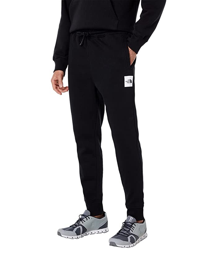 Мужские спортивные брюки The North Face обычного покроя черные средней длины однотонные 4990₽