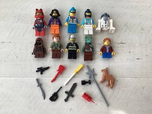 ASSORTED LOT OF LEGO MINIFIGURES 10 WITH ACCESSORIES STAR WARS CITY WEAPONS!!