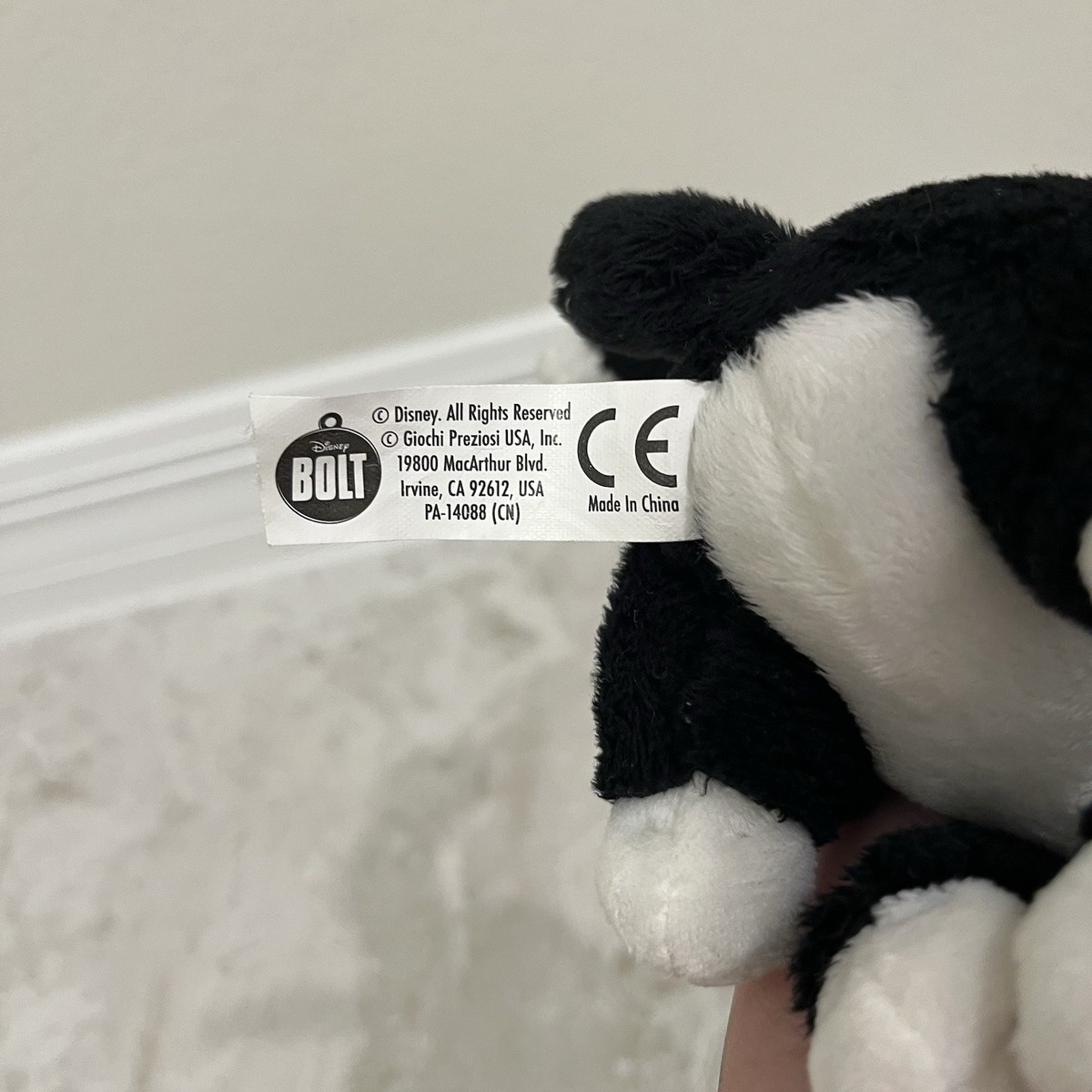 Disney Bolt Mittens Plush Cat Black white Kitten Sitting Store