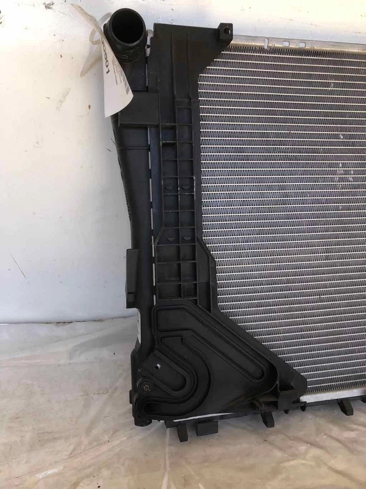 1999 2000 BMW 3 SERIES 328CI Engine Cooling Radiator Core Assembly Automatic A/T - Image 3 of 4