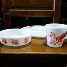 Vintage OLD PYREX Child Feeding Set 3 Piece Divided Plate Bowl Mug NOS w/ Box