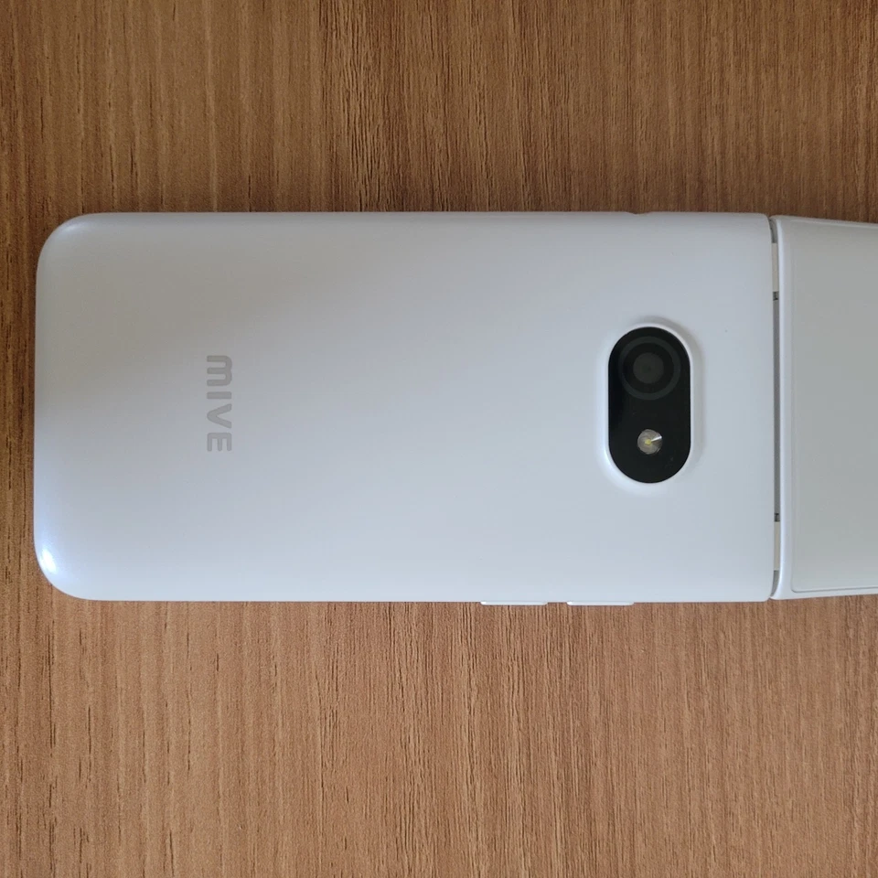 ALT MIVE AT-M140 Style Folder 2 cell phone 32GB LTE/3G - Black , White Unlocked - Image 3 of 4