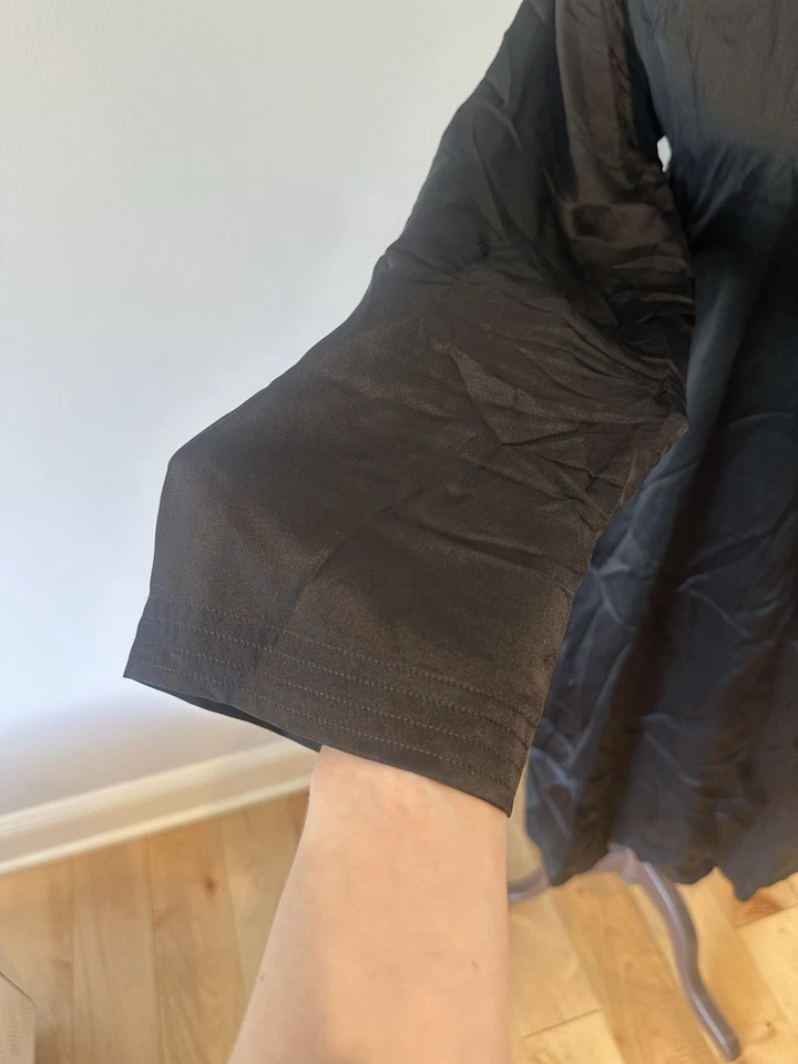 La Perla 100% Silk Black Notch Lapel Button Robe EUC Sz S Dressing Gown - Image 4 of 4