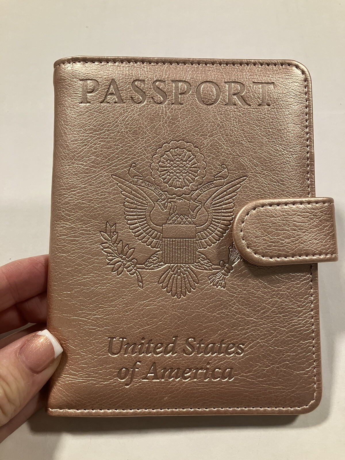 Elegant Rose Gold Magnetic Closure Passport Holder Case-image