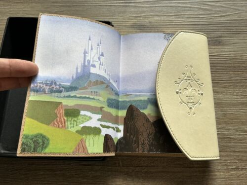 RARE Walt Disney Signature Collection SLEEPING BEAUTY White Leather Case Diary - Afbeelding 1 van 13