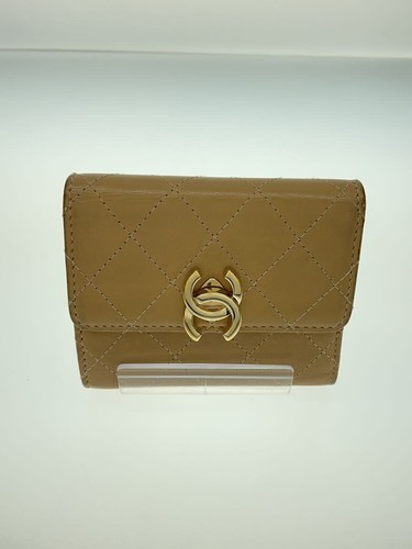 CHANEL Matelass Turn Lock 28 Series Portafoglio Tri Fold Pelle BEG Donna