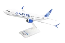 Skymarks SKR1166 United Airlines Boeing 737-800 N67501 Desk 1/200 Model Airplane